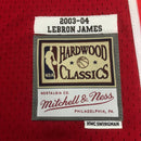 Regata Cleveland Cavaliers LeBron James Vermelha 2003/04 - Hardwood Classics