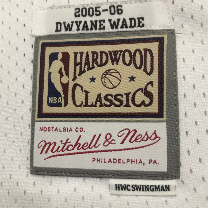 Regata Miami Heat Dwyane Wade branca 2005/06 - Hardwood Classics Swingman