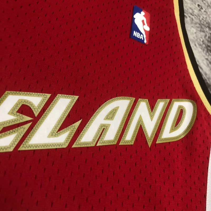 Regata Cleveland Cavaliers LeBron James Vermelha 2003/04 - Hardwood Classics