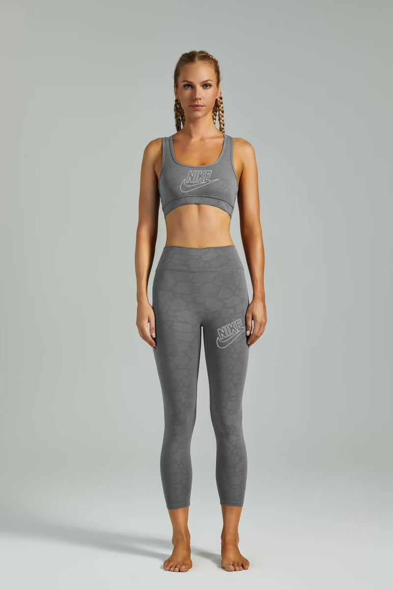 Conjunto Cropped e Calça NIKE - Feminino