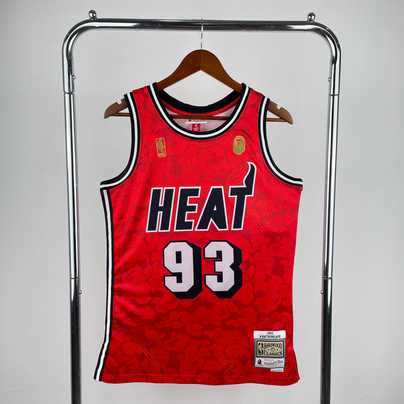 Regatas BAPE x Mitchell & Ness Miami Heat Preto e Vermelha ABC Basketball Swingman 1993 - Hardwood Classics