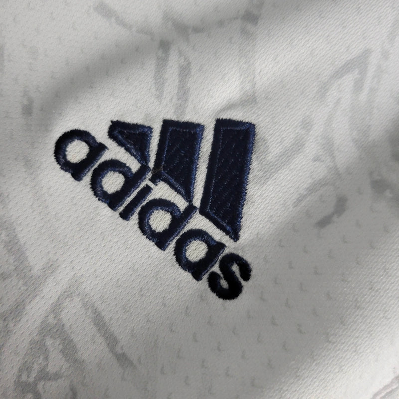 Camisa Real Madrid Dragon Branca 2022/23 Torcedor - Masculina