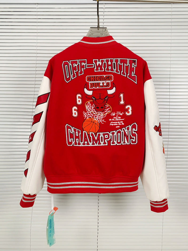 Jaqueta Off-White c/o Chicago Bulls Varsity Patchwork