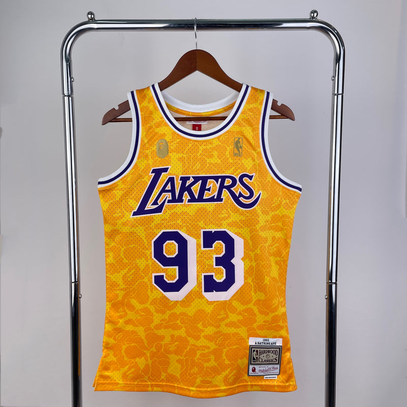 Regata BAPE x Mitchell & Ness Lakers Amarelo ABC Basketball Swingman 1996/97 - Hardwood Classics