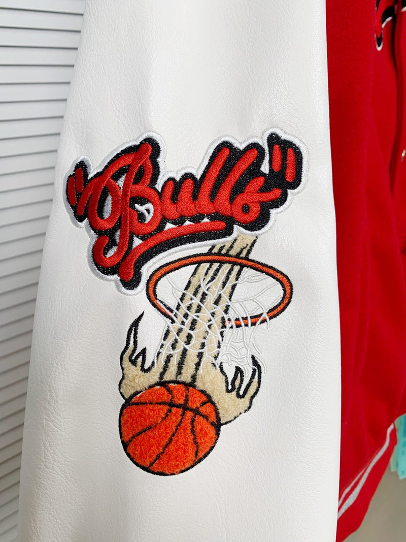 Jaqueta Off-White c/o Chicago Bulls Varsity Patchwork