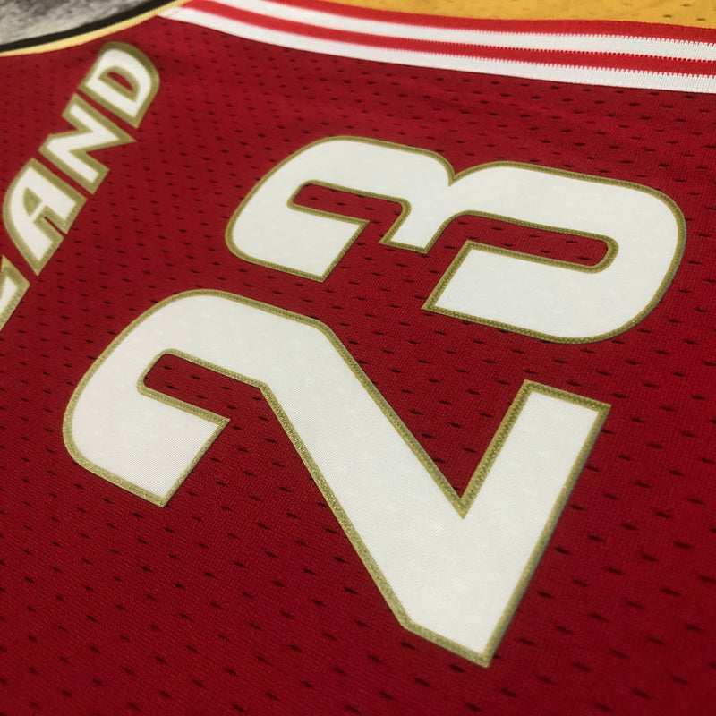 Regata Cleveland Cavaliers LeBron James Vermelha 2003/04 - Hardwood Classics