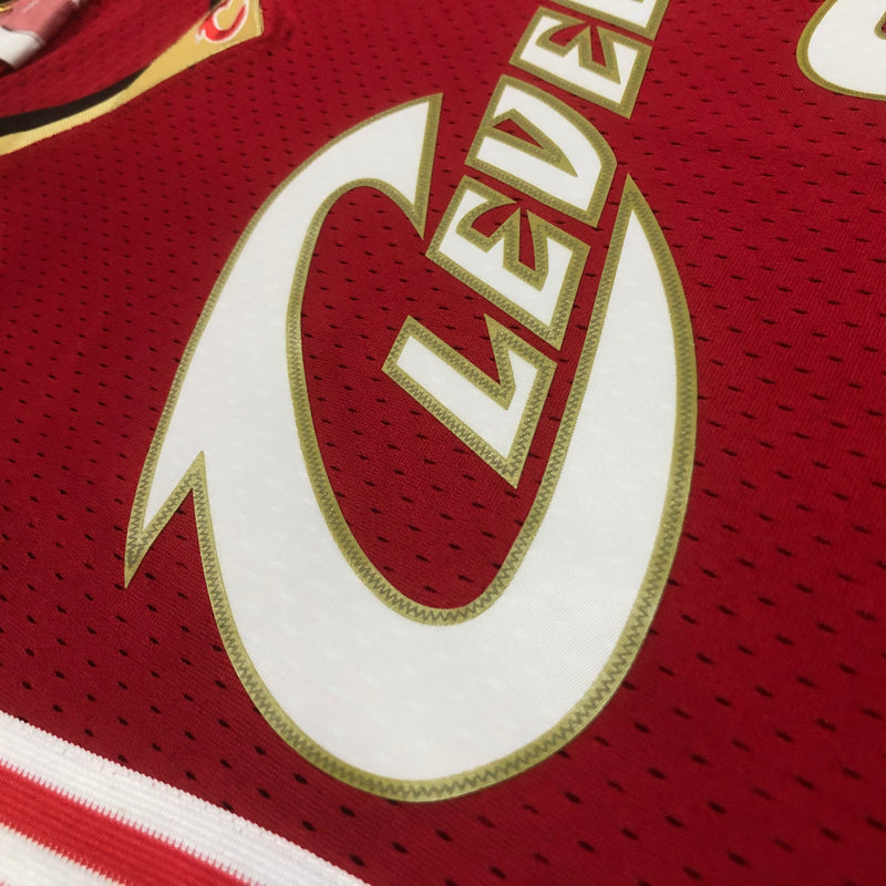 Regata Cleveland Cavaliers LeBron James Vermelha 2003/04 - Hardwood Classics