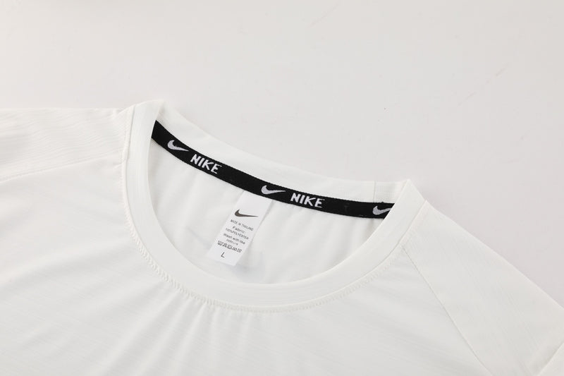 Camisa Esportiva Nike Dri-FIT - Feminina