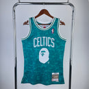 Regata BAPE x Mitchell & Ness Boston Celtics Verde ABC Basketball Swingman 1985/86 - Hardwood Classics