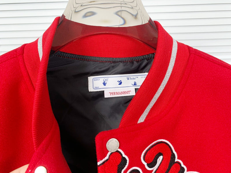 Jaqueta Off-White c/o Chicago Bulls Varsity Patchwork