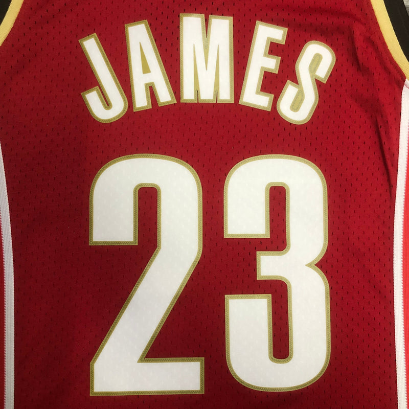 Regata Cleveland Cavaliers LeBron James Vermelha 2003/04 - Hardwood Classics