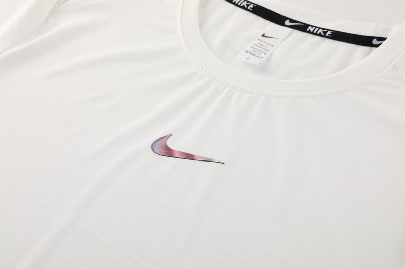 Camisa Esportiva Nike Dri-FIT - Feminina