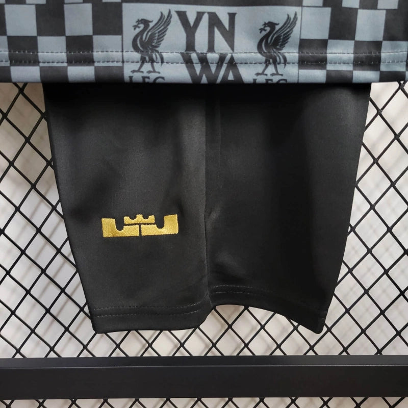 Conjunto Infantil Liverpool x Lebron James 2024/25 - Unissex